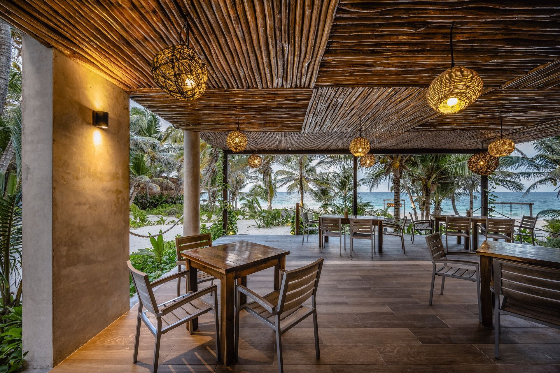 La terraza del restaurante, abierta al mar