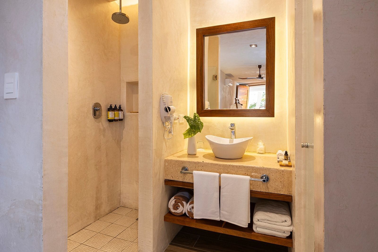 Suite Twin · Vista al jardín · 3